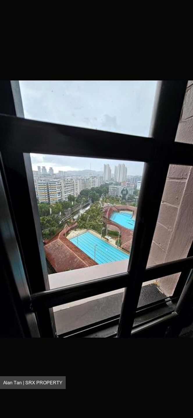 Blk 299 Bukit Batok Street 22 (Bukit Batok), HDB Executive #526609701